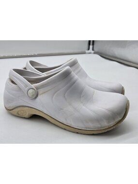 Anywear Shoes Womens Size 6 White Clog Slip On Slip Resistant Work Damaged